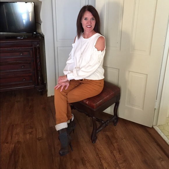 Meet your Posher, Gina - Picture 1 of 1